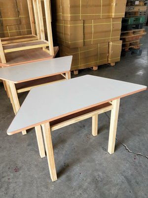 (MCF傢俱工廠)(含稅價)(大)木製梯形桌/補習桌/美語桌/上課桌/造型桌/兒童書桌椅(適合國高中使用)