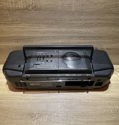 SHARP QT-50CO手提式錄音帶收音機  SHARP卡式收錄放音機SHARP 早期收音機 收音機零件機 收音機