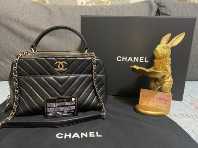 🎀娃娃二手名牌精品🎀 🐰 Chanel 黑色金鏈 羊皮菱格紋上方鐵牌三層 肩背包 手提包（真品）