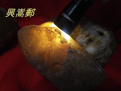 {興嵩郵}天然玻璃種石英等級.黃玉瓍原礦15公斤.全透明玉石. 硬度7以上.低價起標.