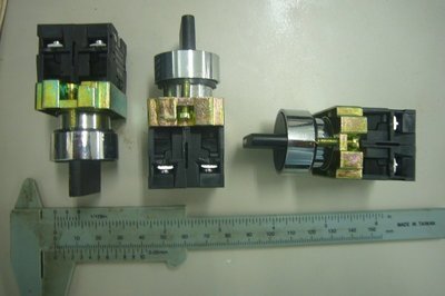 洋健SOLON 22Φ 三段選擇彈回(復歸)開關 1A1A 金屬按鈕開關、金屬壓扣開關、金屬選擇開關