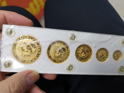 可議價1988年熊貓金幣全套，純金，原包裝，59.1克，五個幣11329【懂胖收藏】銀元 銀幣 洋錢