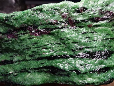 《藍晶寶石玉石特賣區》→〈原石系列〉→天然國際寶石-緬甸紅綠寶石原礦〈3050公克〉→K3