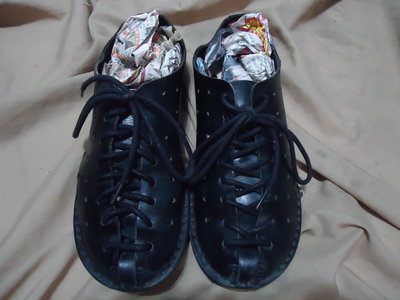 Crocodile 黑色綁帶軟真皮膠底休閒鞋,尺寸,鞋內長:23.5cm,出清大降價