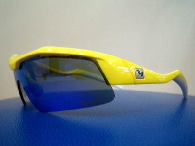 吉新益眼鏡公司720 armour 運動太陽眼鏡 B318-8可配度數兩用