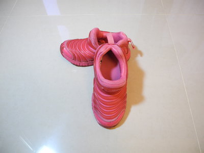 NIKE 343738-611桃紅色毛毛蟲柔軟運動鞋 us12C/cm18 鞋內18cm (右前頭皮面有刮傷) 免運費