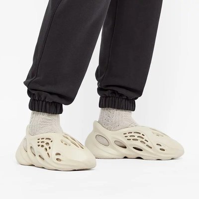 adidas originals Yeezy Foam Runner 沙色經典百搭休閒運動鞋 FY4567男女鞋