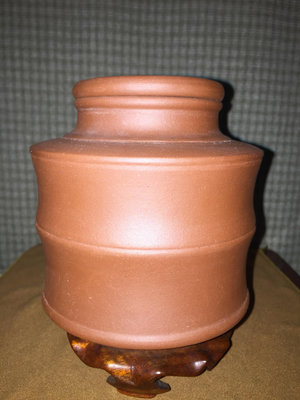 早期紫砂茶倉:泥料:老清水泥，竹節型茶葉儲存罐，空甕水實測容量約780CC