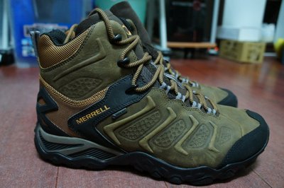 MERRELL GORE-TEX防水透氣輕量越野登山戶外鞋，售$4500