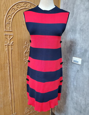 【二手】鎮衣店 紅藍相間條紋兩側綴中國釦彈性針織洋裝（36）
