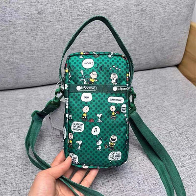 Lesportsac x snoopy 史努比 查理布朗 綠色 3505 手提側斜背包多用包 手機包 輕便 多夾層 輕量 推薦 防水 限量