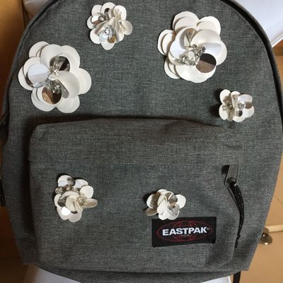 Eastpak +  日本名牌 Chesty合作  立體珠花 灰色小背包