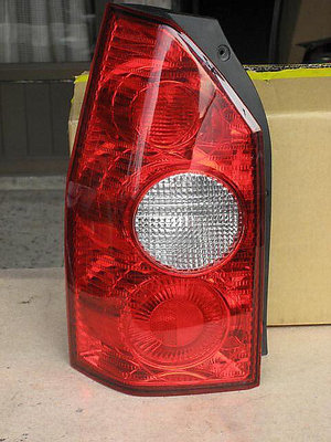 三菱SAVRIN休旅車-2001-03 後燈[全紅色]優良品質左右2邊都有貨先詢問
