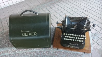 Memory &amp; Memory~  OLIVER  3號奧利佛古董打字機&amp;外箱
