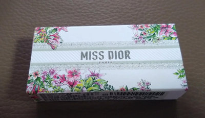 全新迪奧 Miss Dior親吻針管禮盒（Miss Dior 香氛1ml+Miss Dior 花漾淡香水1 ml）