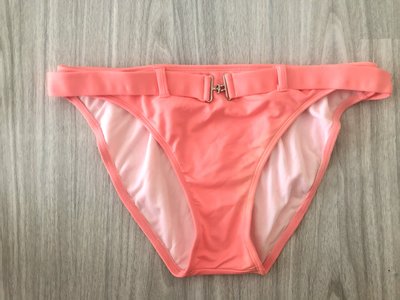 库存出清原價美金$28.5 美國泳裝品牌 Taunt 粉橘色金屬腰帶泳褲