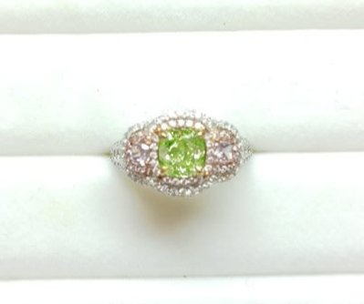 J-S..捷盛鑽石 GIA-頂級綠色鑽石 1.06ct 旁邊頂級粉紅鑽,收藏品，主色是超級--(綠色）
