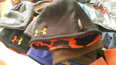 原廠美國運動品牌UA，TNF套頭帽及棒球帽。如圖片自選告訴賣家回覆你。