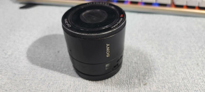 索尼DSC-QX100相機一個，