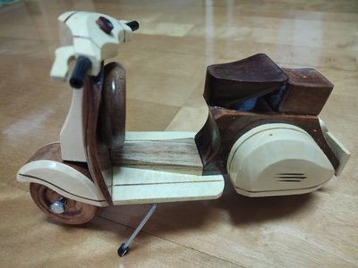 木製偉士牌摩托車模型，21cmX12cmX8cm