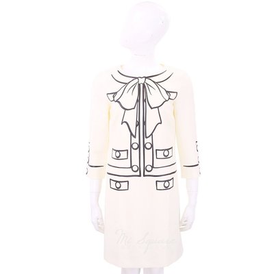 現貨熱銷-BOUTIQUE MOSCHINO 米白色蝴蝶結套裝圖印七分袖洋裝 1540746-40 40號