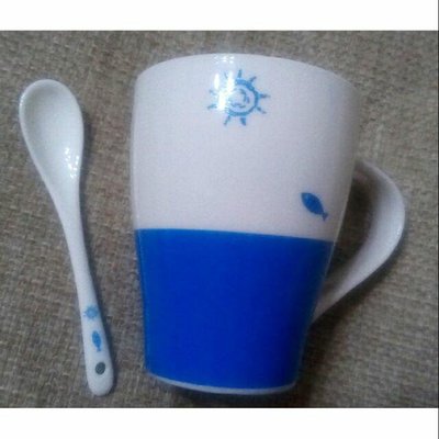 全新 藍色小魚 390ml 陶瓷杯 附 陶瓷 攪拌匙 新骨瓷咖啡杯 茶杯 水杯 馬克杯 瓷杯 陶杯 (聯合骨)