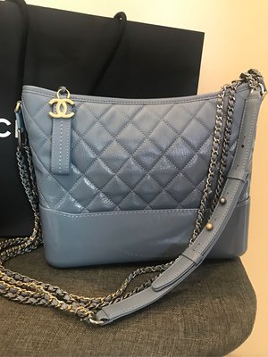 降價求現！全新真品-Chanel藍色流浪包，中款，附購証
