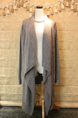 【性感貝貝2館】Zara 品牌~灰色羊毛針織披肩罩衫外套(中大尺碼), Armarni DAKS Weekend款