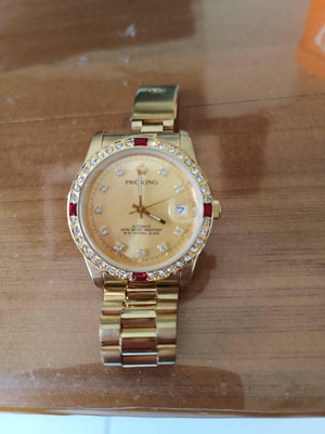 【不會動】PROKING 皇冠 紅寶石鑽圈 鍍金不銹鋼錶帶 金錶 男錶 蠔式金鑽錶 日本機芯 金色款 鑽錶 腕錶 手錶