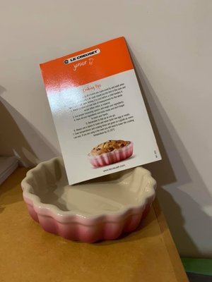 全新Le Creuset 波浪花邊烤盤一個