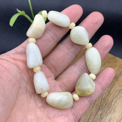 和闐玉籽料原籽手串   保真和闐玉籽料，原籽無修形，