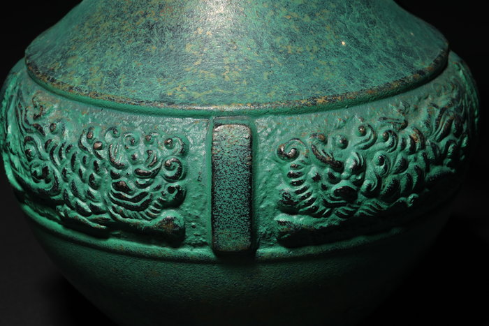 酸化による緑青で覆われた銅とガラスの異素材の組み合わせ 花瓶 14690 