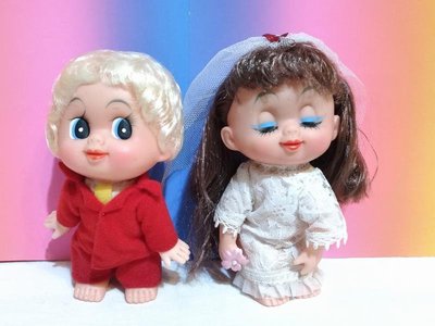 宇宙城 台灣製 兩小無猜翹臀娃娃(白色婚紗/紅色衣褲) 兩個一起賣 老娃娃結婚老玩具 早期懷舊收藏