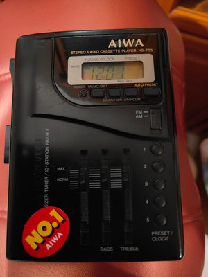 AIWA HS-T55 日製卡帶隨身聽，功能正常。
