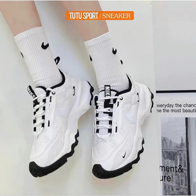 日本🇯🇵代購 Nike W TC 7900 米白 黑白 TC7900 老爺鞋 DD9682