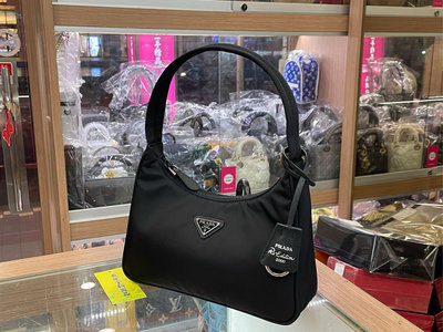 ☆最愛二手精品☆ PRADA 全新黑色尼龍銀三角牌拉鍊腋下包手提包 1NE515 XG8037 HOBO BAG 麻將包