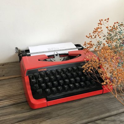 （年代秀）已讓藏～早期 日本製 brother 兄弟牌 紅色 機械式 打字機 老件收藏 陳列古道具