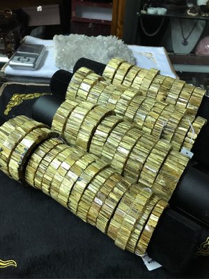 高檔頂級黃金24k近滿版鈦晶手排新貨到。等等上圖
