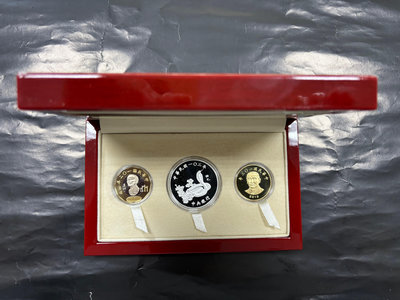 A027-台灣銀行102年蛇年生肖套幣，幣佳，紙盒佳，有收據