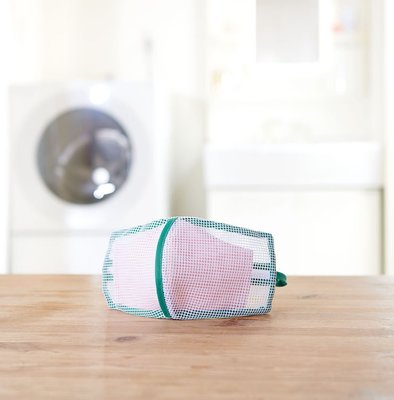 乾媽店。 日本 布口罩專用3D網狀洗衣網 防止布口罩變型 一次可以放入3個口罩洗滌(2入組）