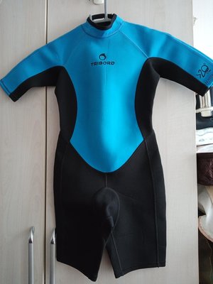 迪卡儂TRIBORD1.5mm兒童連身防寒衣潛水衣水母衣參考同尺寸衣標