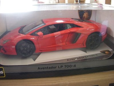 小猴子玩具鋪~全新㊣Bburago1:18合金模型車-藍寶堅尼Aventador LP700-4(橘色款)1360元/款
