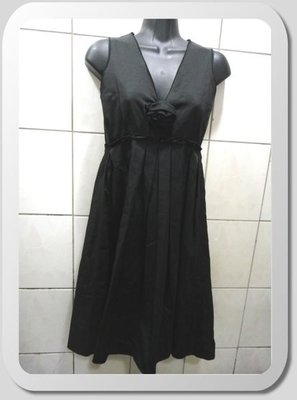 NICE CLAUP專櫃品牌 黑色V領連身洋裝