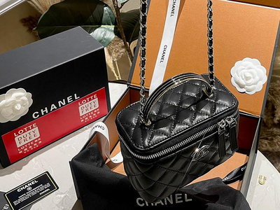 【SUSU全球購】新品 Chanel 24 琺瑯手柄化妝長盒子自帶鏡子〇隨身隨地可補妝低調優雅的釕銀色手柄鑲嵌小鉆 NO67567