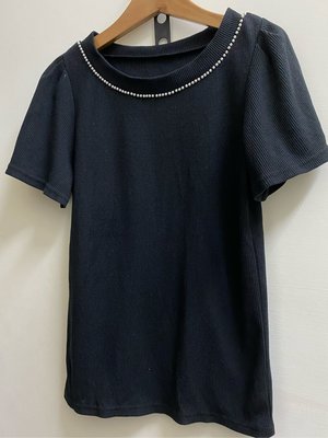 日本品牌nice claup 黑色珍珠領子荷葉袖材質有彈性華夫格紋鬆餅格短袖上衣T