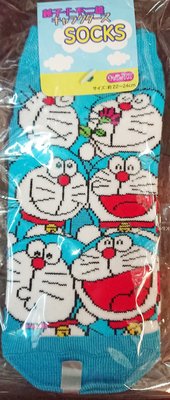 【皇后本舖日貨】日本 慶祝 哆啦A夢 DORAEMON MOVIE 35週年商品 滿版綜合圖案 棉質直版襪子