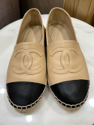 保証真品全新Chanel～CC Logo黑/駝羊皮革厚底 草編鞋/鉛筆鞋