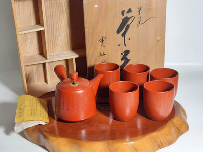 日本常滑雲仙作，手刻詩文一壺五杯，全新全品。