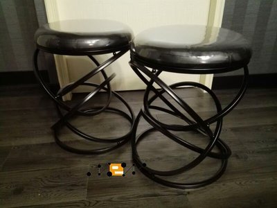 〈滿藝設計傢俬〉 0004工業風 復古 歐式桌椅 創意沙發椅 臥室換鞋凳 創意椅子 鐵藝桌椅(椅墊包覆塑膠膜產生光澤)