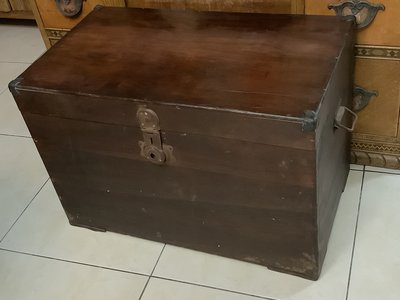 【黑狗兄】早期大型樟木箱--G001